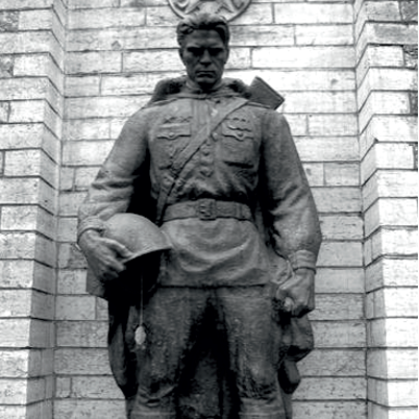 Скультура Советского солдата в честь великой победы